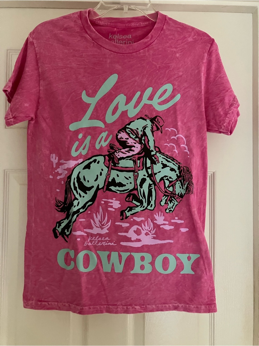 KELSEA BALLERINI Love Is A Cowboy Hot Pink T-Shirt Subject To Change NEW NWT